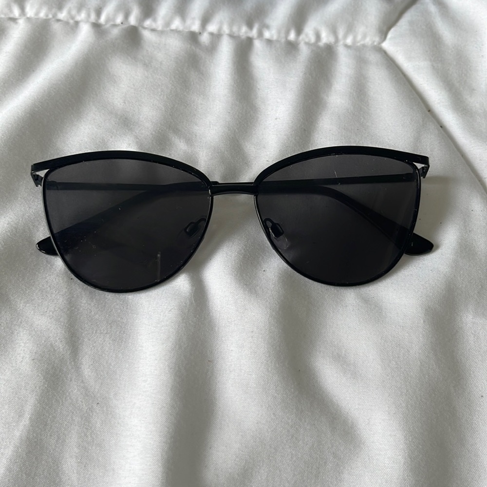 SUNGLASSES